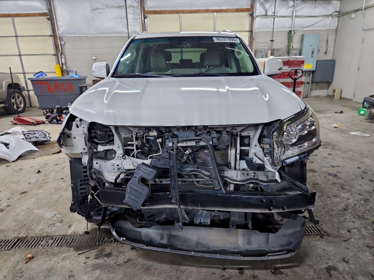 2016 LEXUS GX 460 photo 5