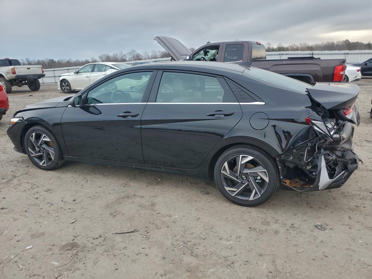 2025 HYUNDAI ELANTRA LIMITED photo 4