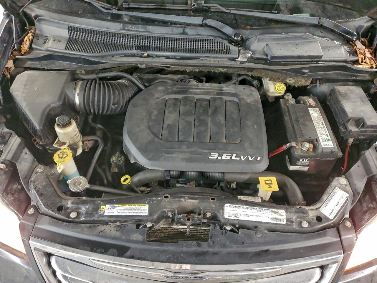 2011 CHRYSLER TOWN & COUNTRY TOURING L photo 12