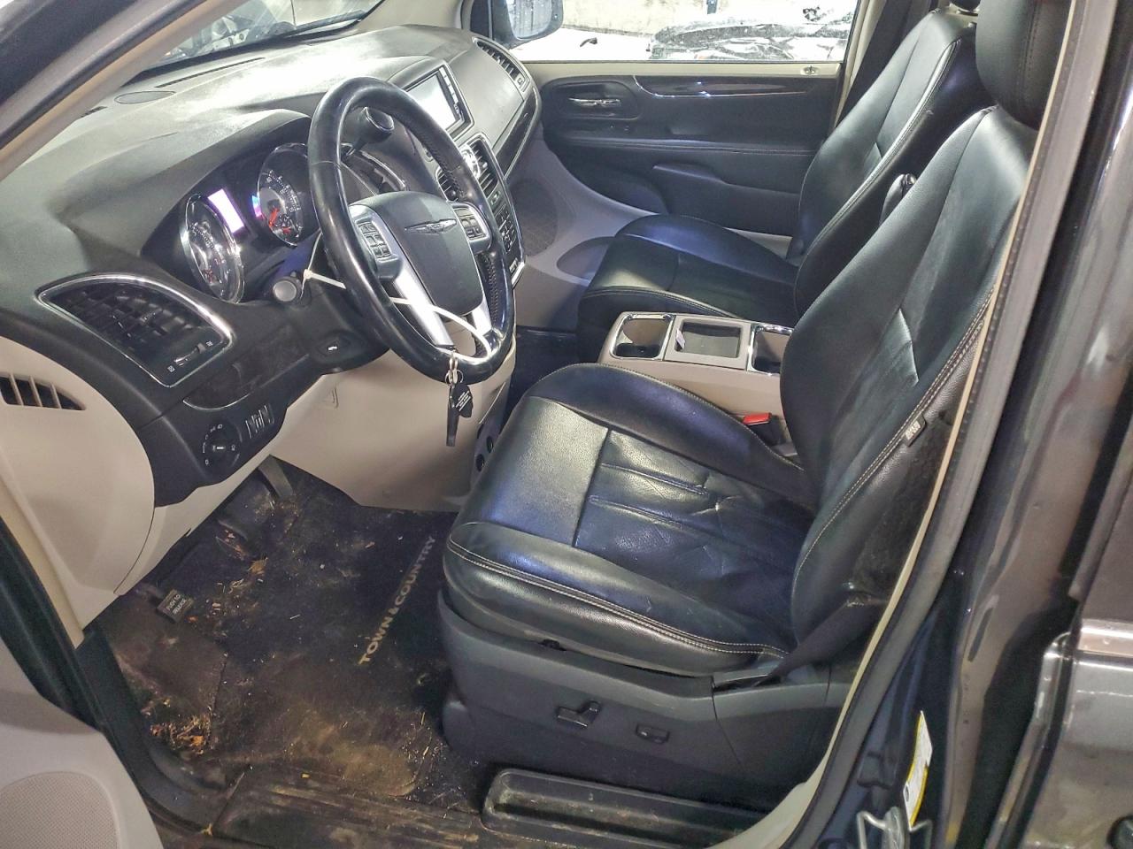 2011 CHRYSLER TOWN & COUNTRY TOURING L photo 7