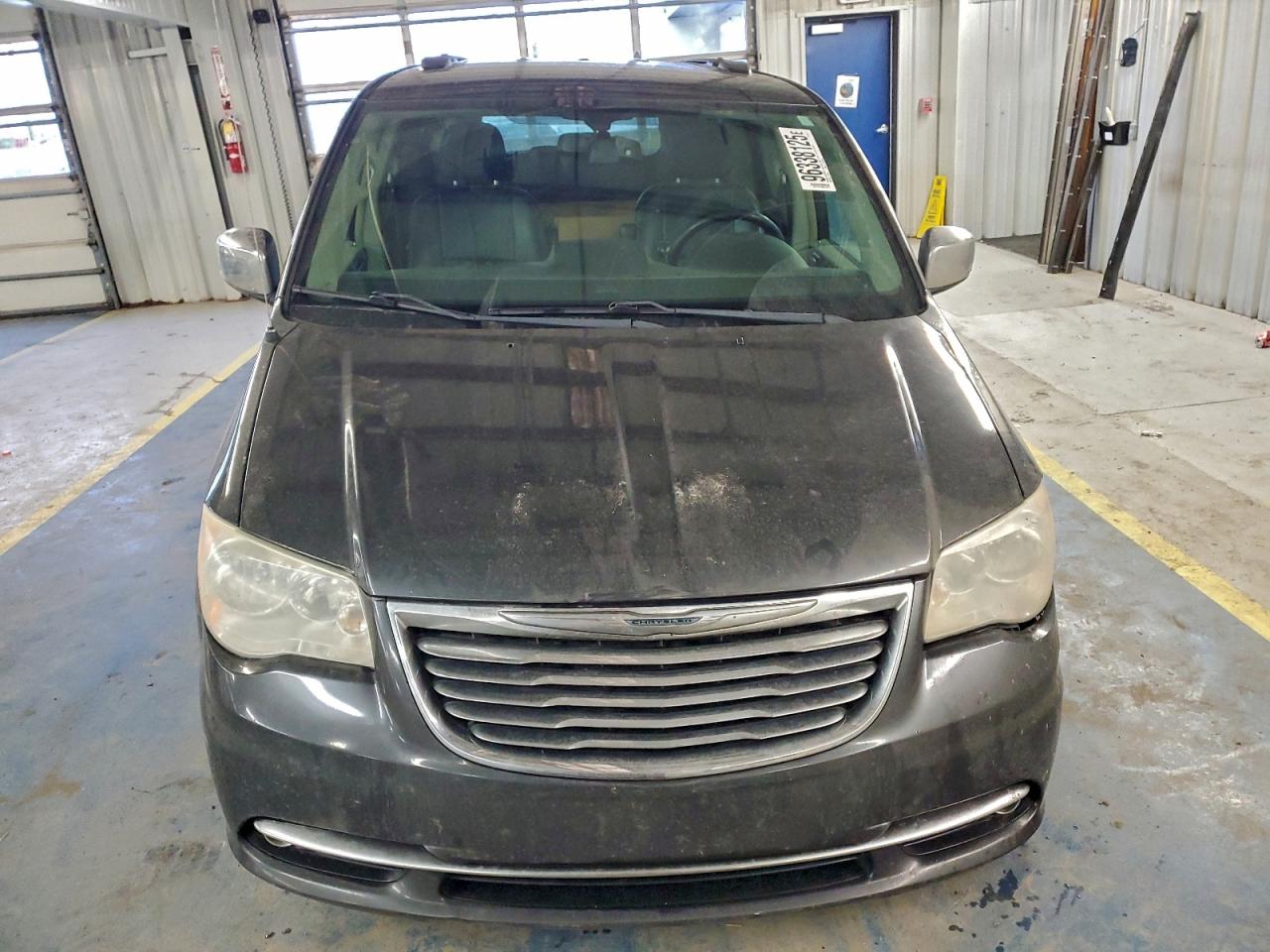 2011 CHRYSLER TOWN & COUNTRY TOURING L photo 5