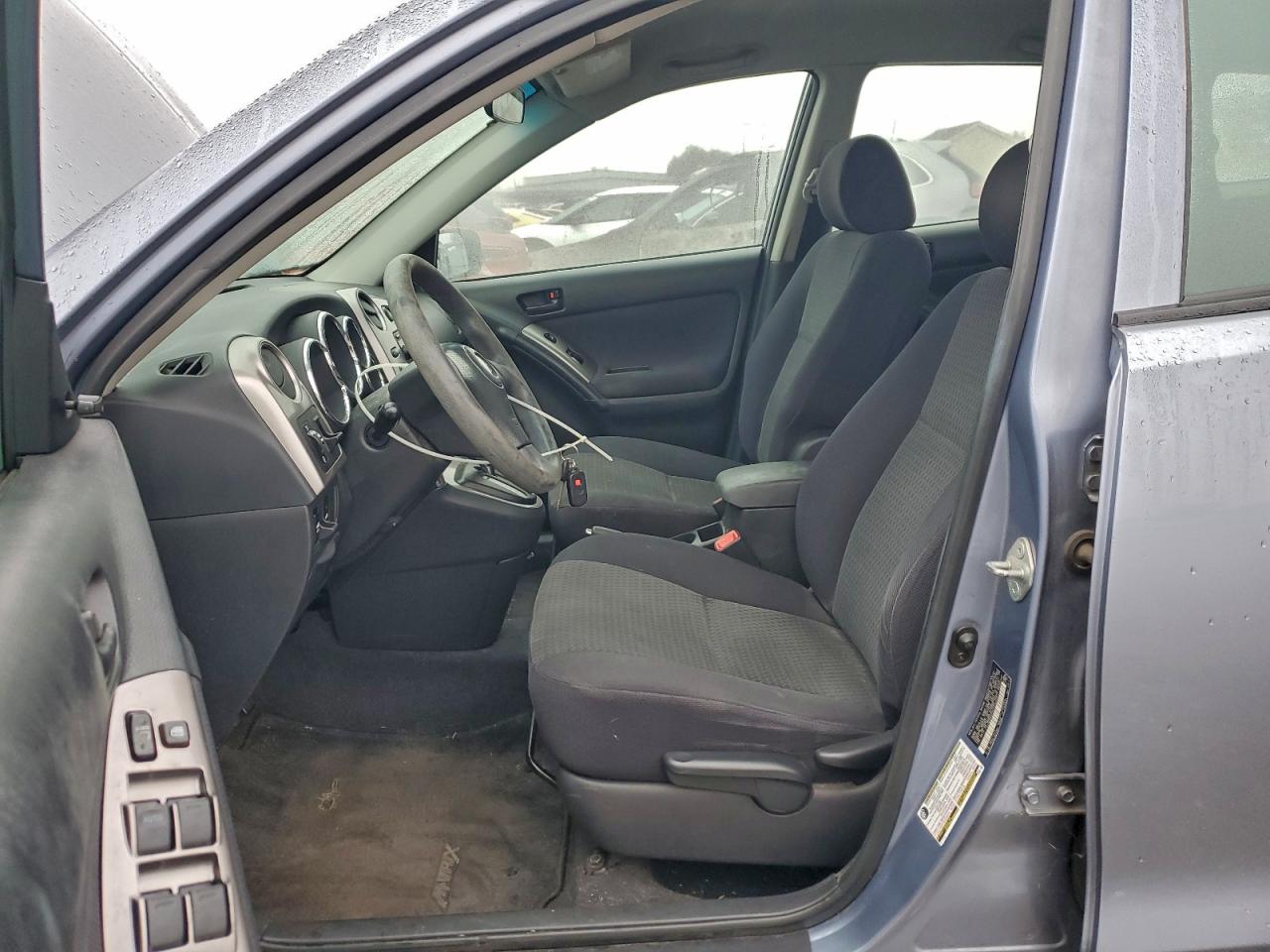 2005 TOYOTA COROLLA MATRIX XR photo 7