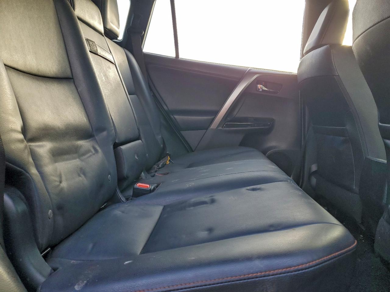 2018 TOYOTA RAV4 HV SE photo 11