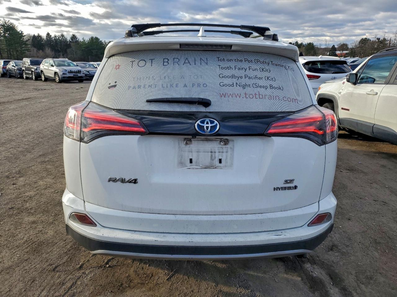 2018 TOYOTA RAV4 HV SE photo 6