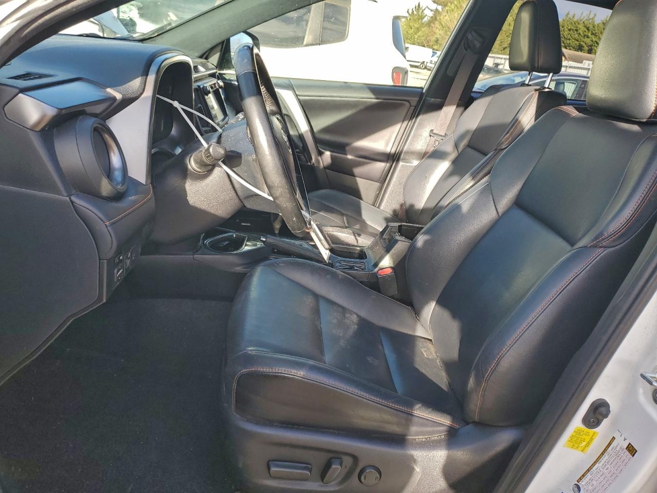 2018 TOYOTA RAV4 HV SE photo 7