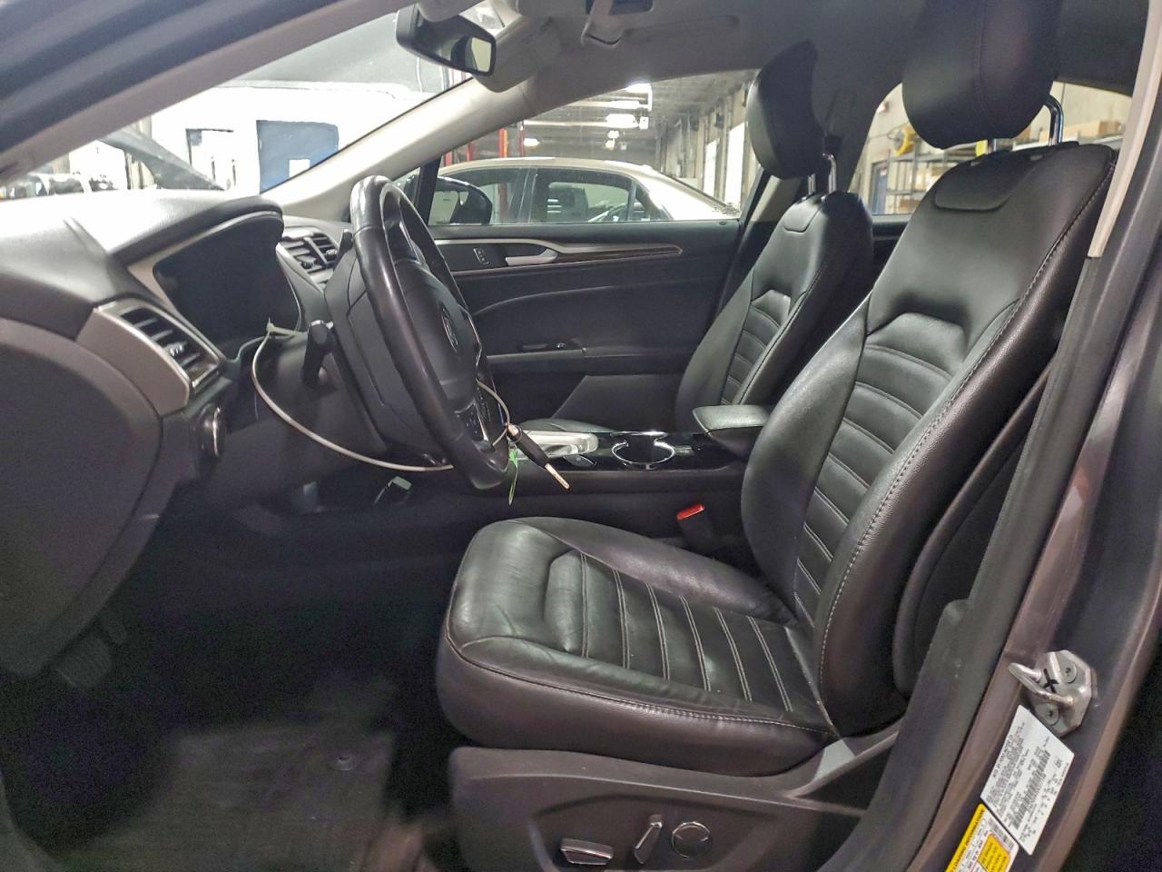 2014 FORD FUSION SE photo 19