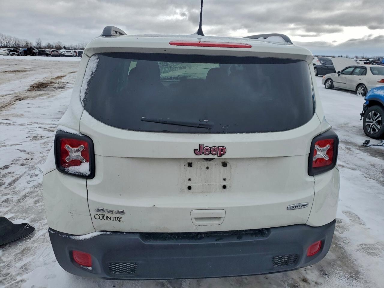 2019 JEEP RENEGADE LATITUDE photo 6