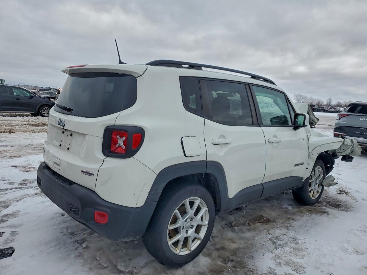 2019 JEEP RENEGADE LATITUDE photo 3