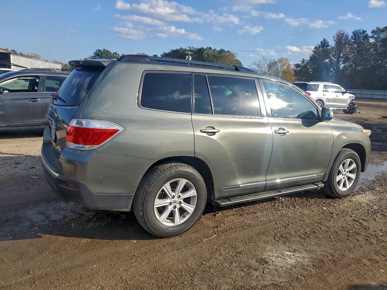 2011 TOYOTA HIGHLANDER BASE photo 3