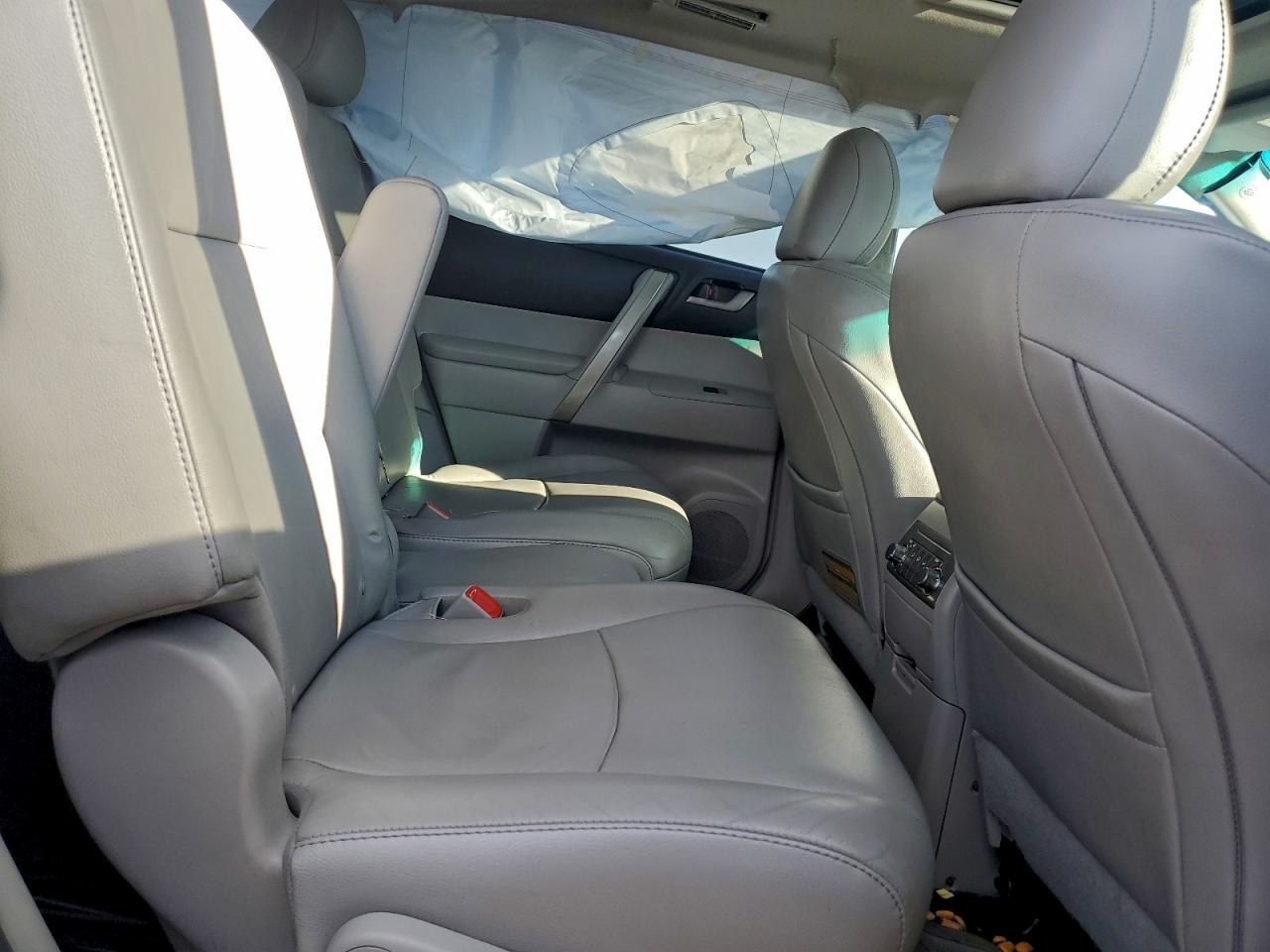 2011 TOYOTA HIGHLANDER BASE photo 11