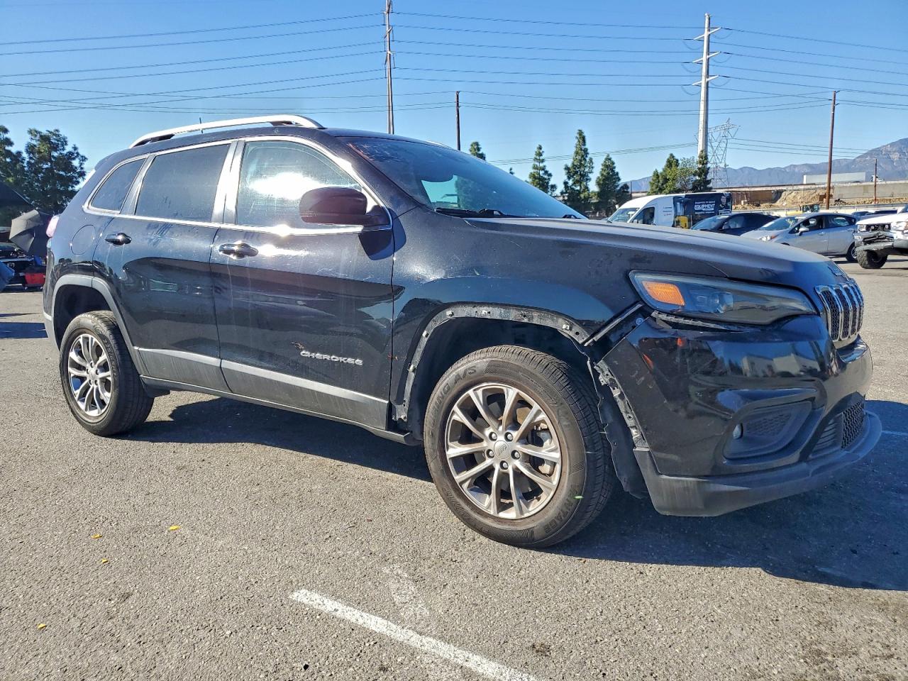 2021 JEEP CHEROKEE LATITUDE LUX photo 4