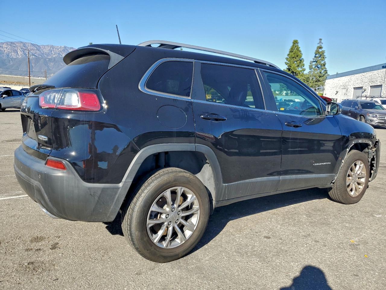 2021 JEEP CHEROKEE LATITUDE LUX photo 3