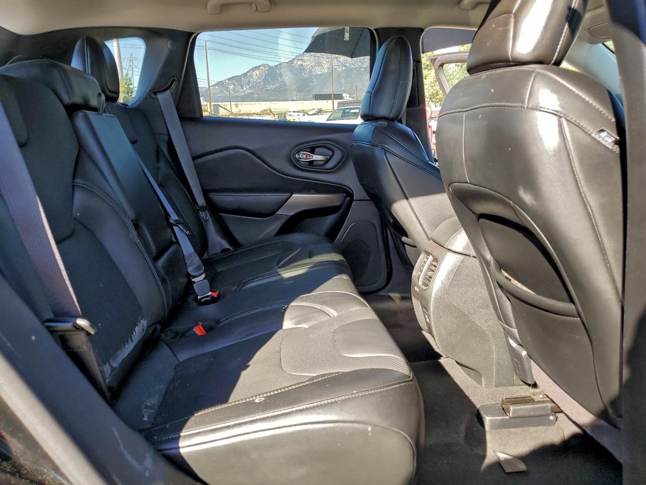 2021 JEEP CHEROKEE LATITUDE LUX photo 11