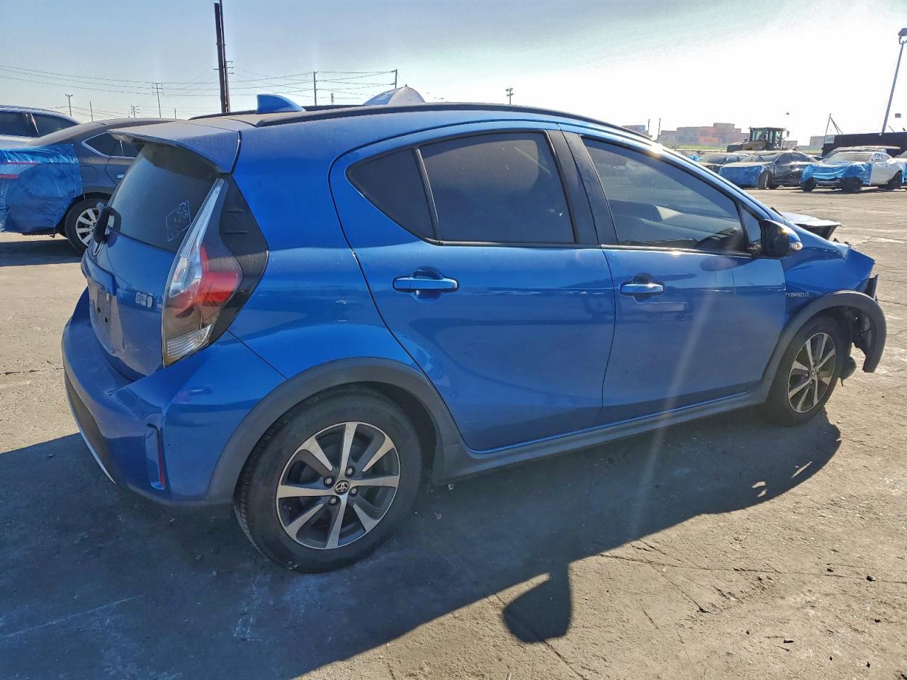 2018 TOYOTA PRIUS C photo 5