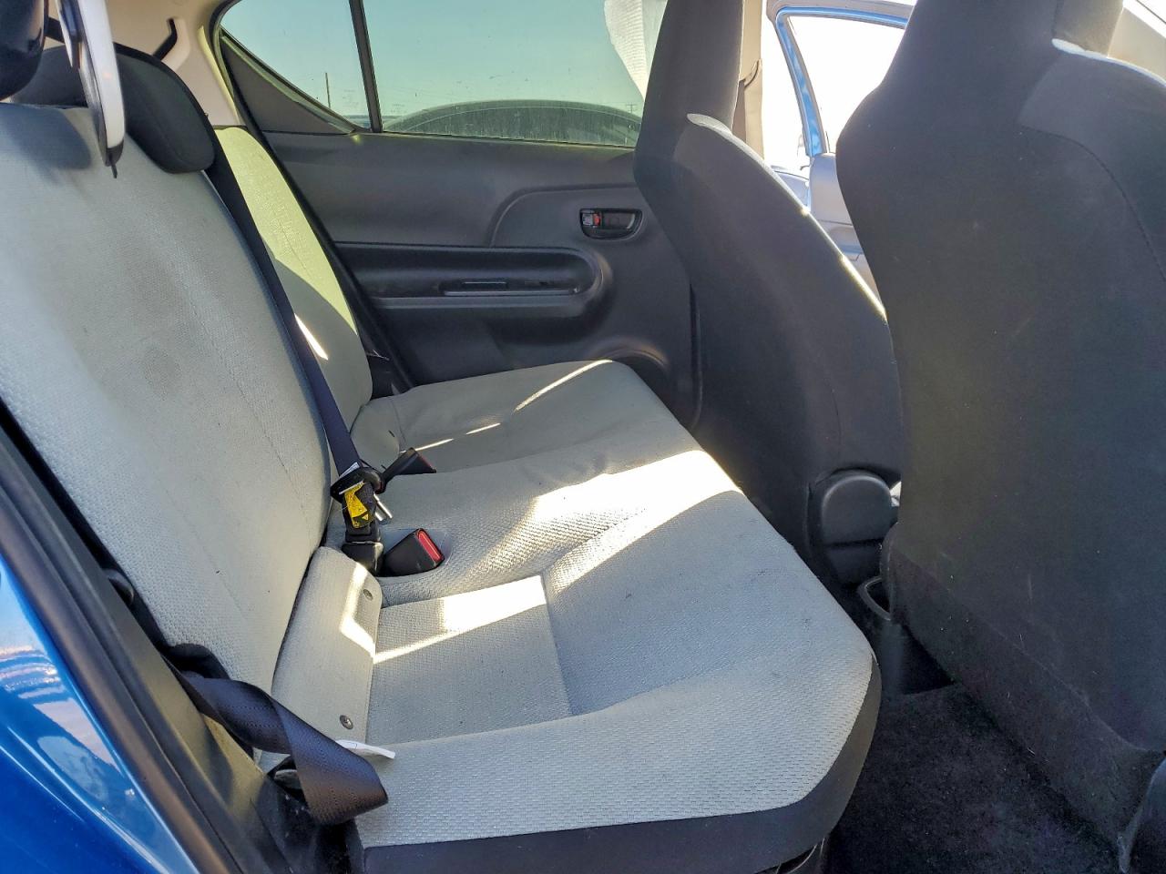 2018 TOYOTA PRIUS C photo 19