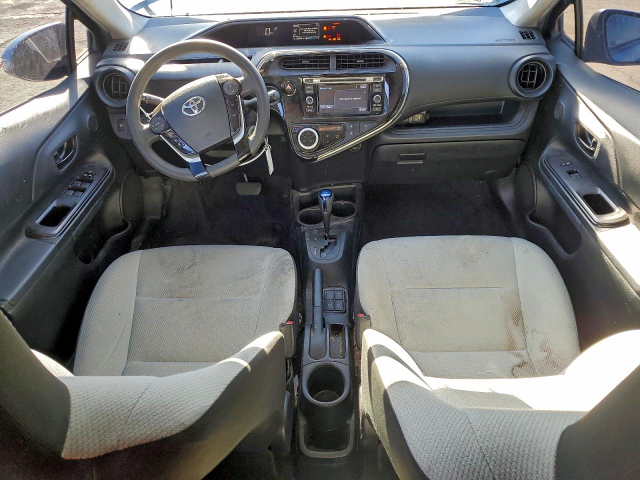 2018 TOYOTA PRIUS C photo 15