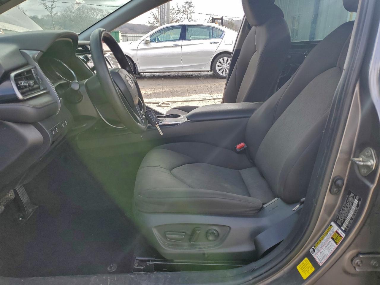 2019 TOYOTA CAMRY L photo 13