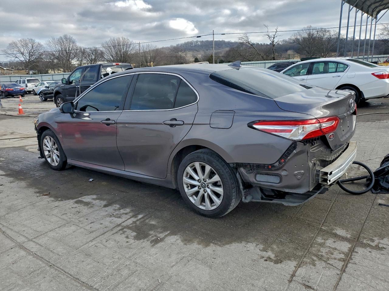 2019 TOYOTA CAMRY L photo 3