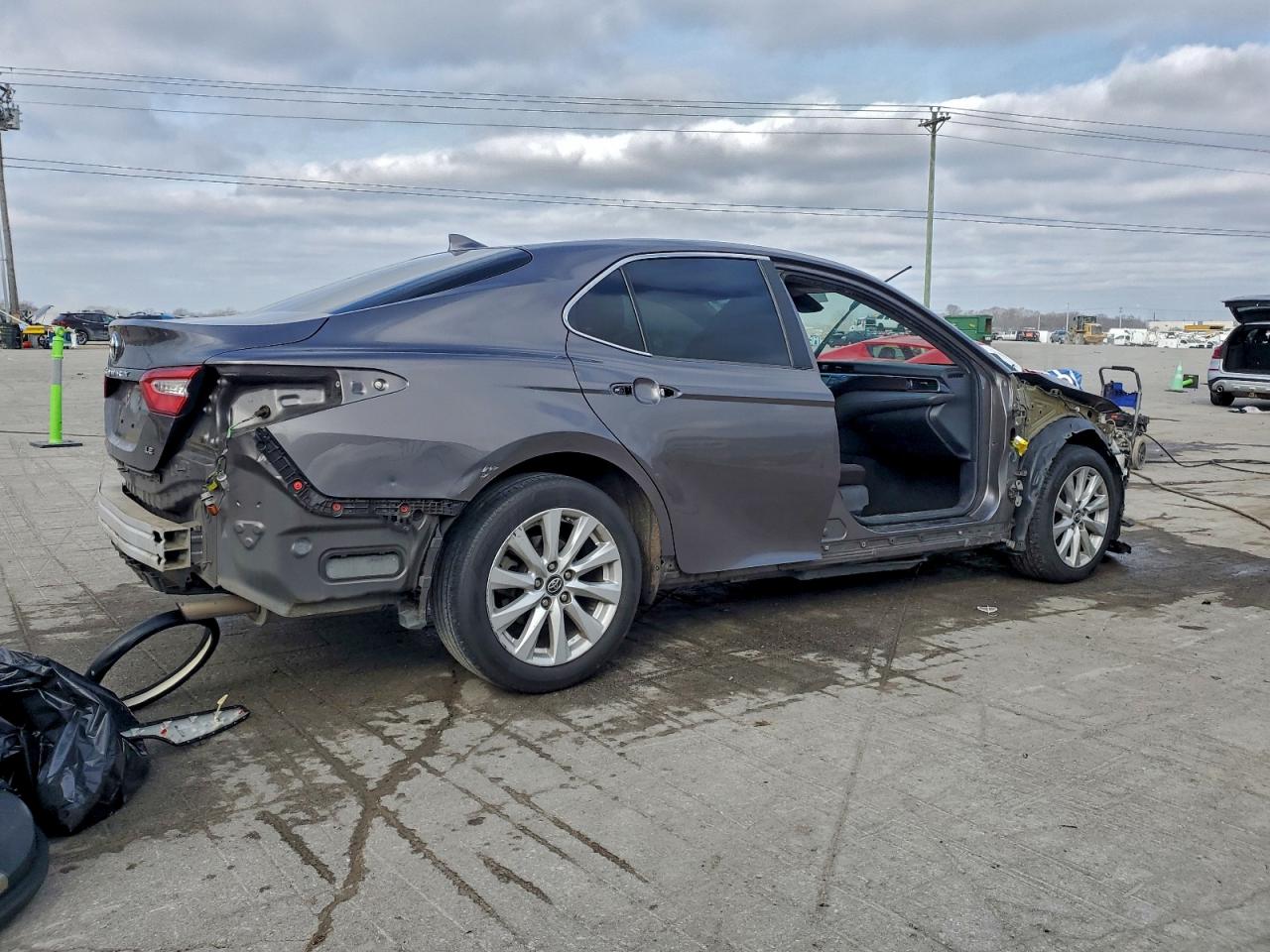 2019 TOYOTA CAMRY L photo 5