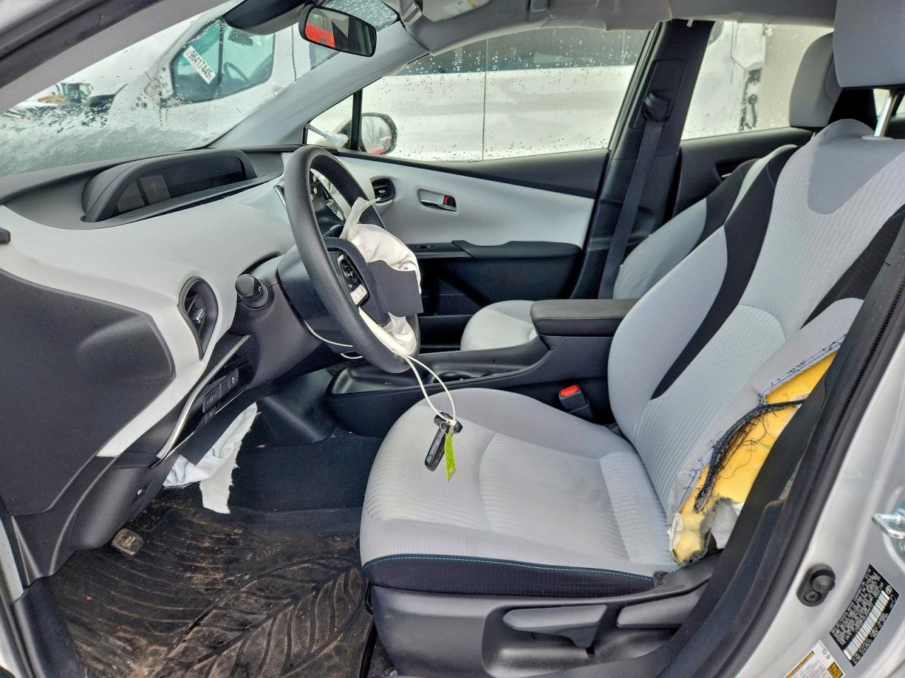 2018 TOYOTA PRIUS photo 13