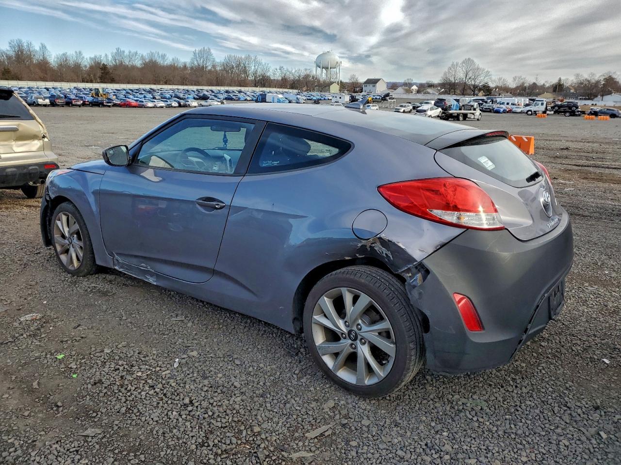 2016 HYUNDAI VELOSTER photo 2