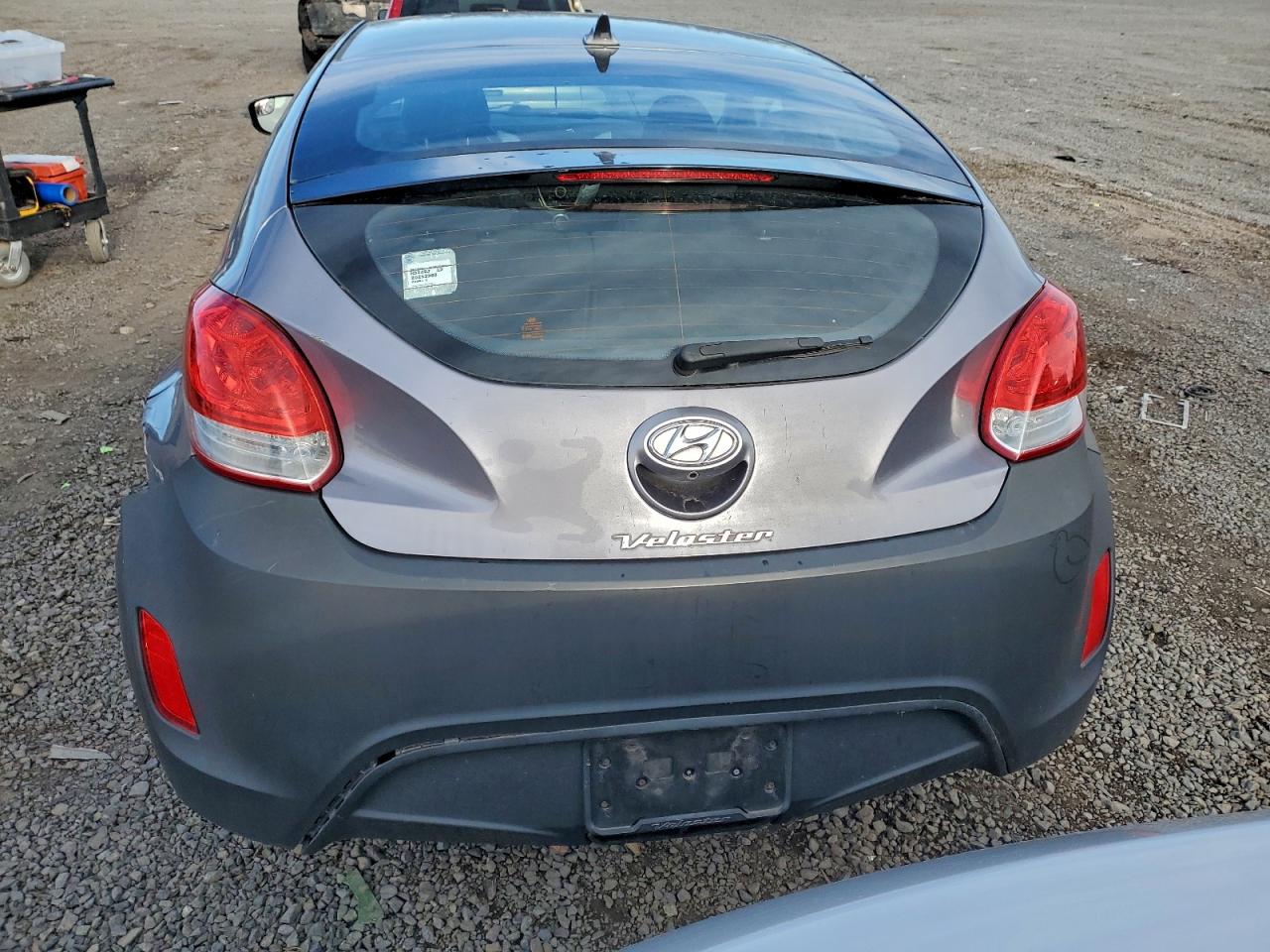 2016 HYUNDAI VELOSTER photo 6