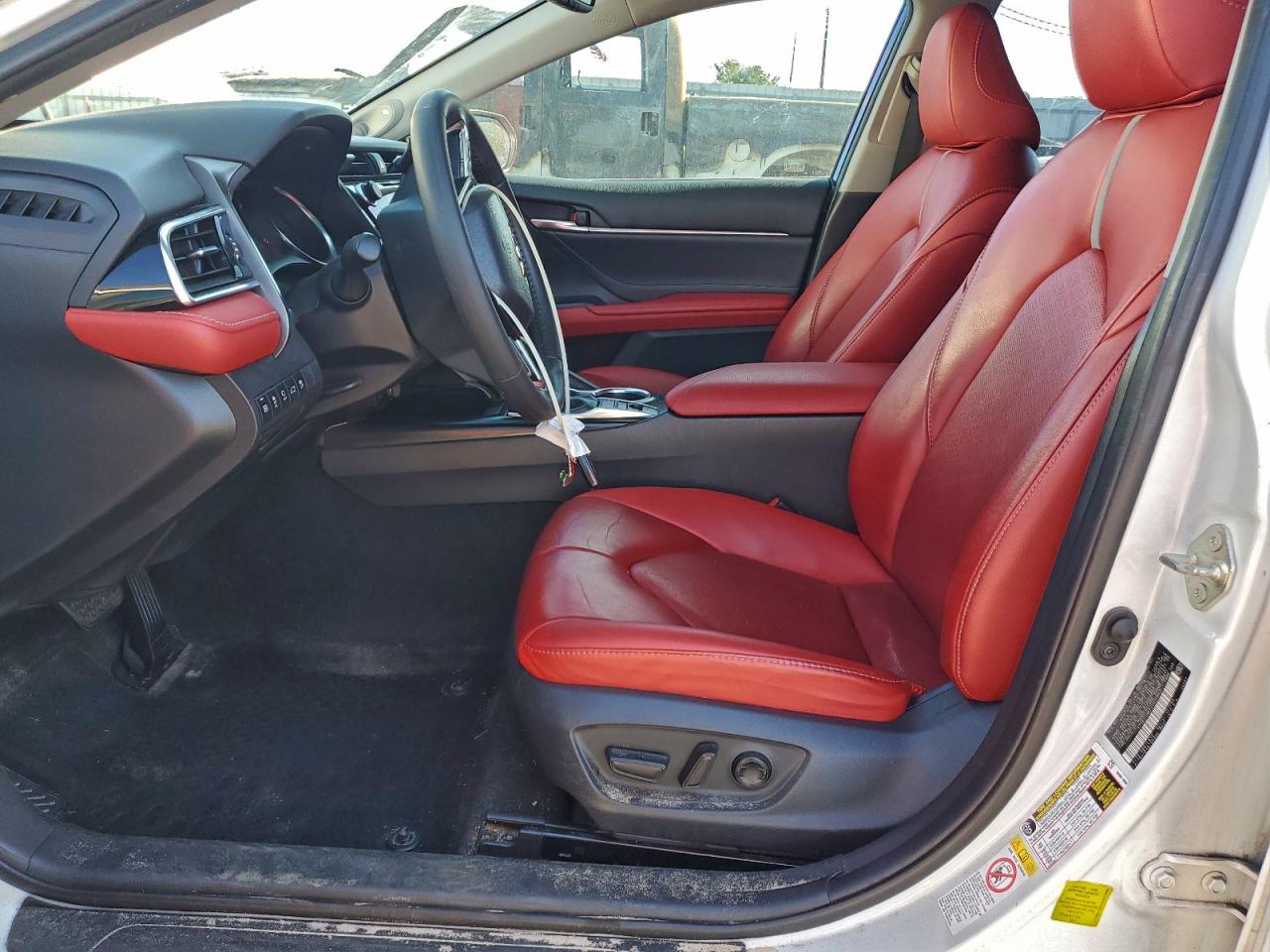 2018 TOYOTA CAMRY XSE photo 13