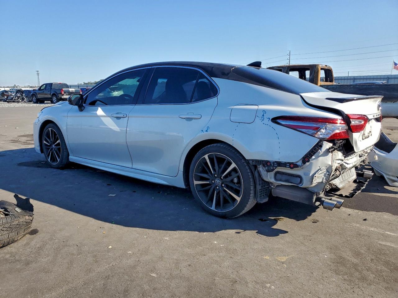 2018 TOYOTA CAMRY XSE photo 3