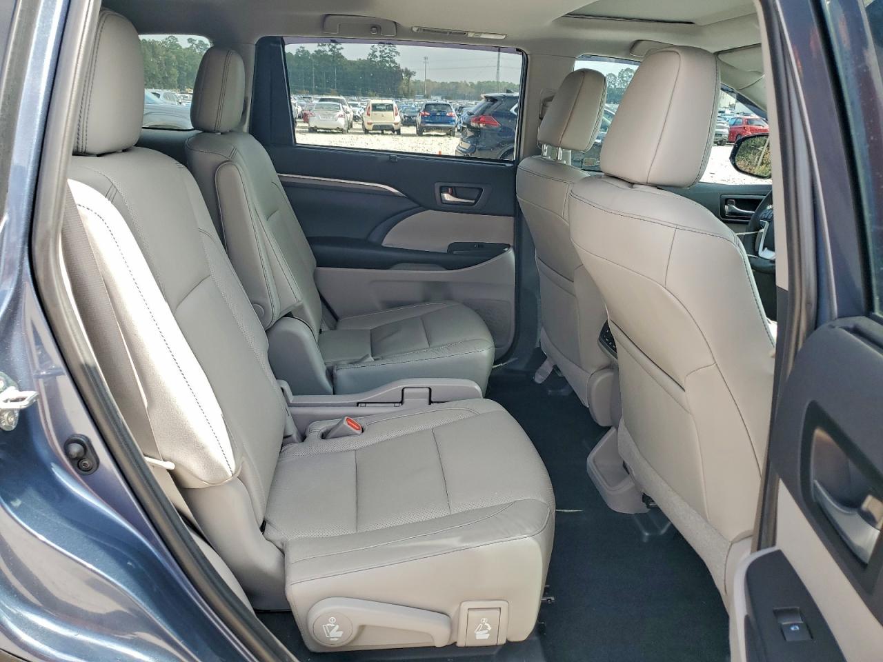 2019 TOYOTA HIGHLANDER LIMITED photo 21