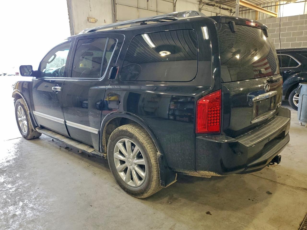 2008 INFINITI QX56 photo 2