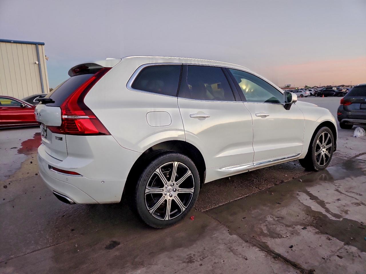 2019 VOLVO XC60 T5 INSCRIPTION photo 3