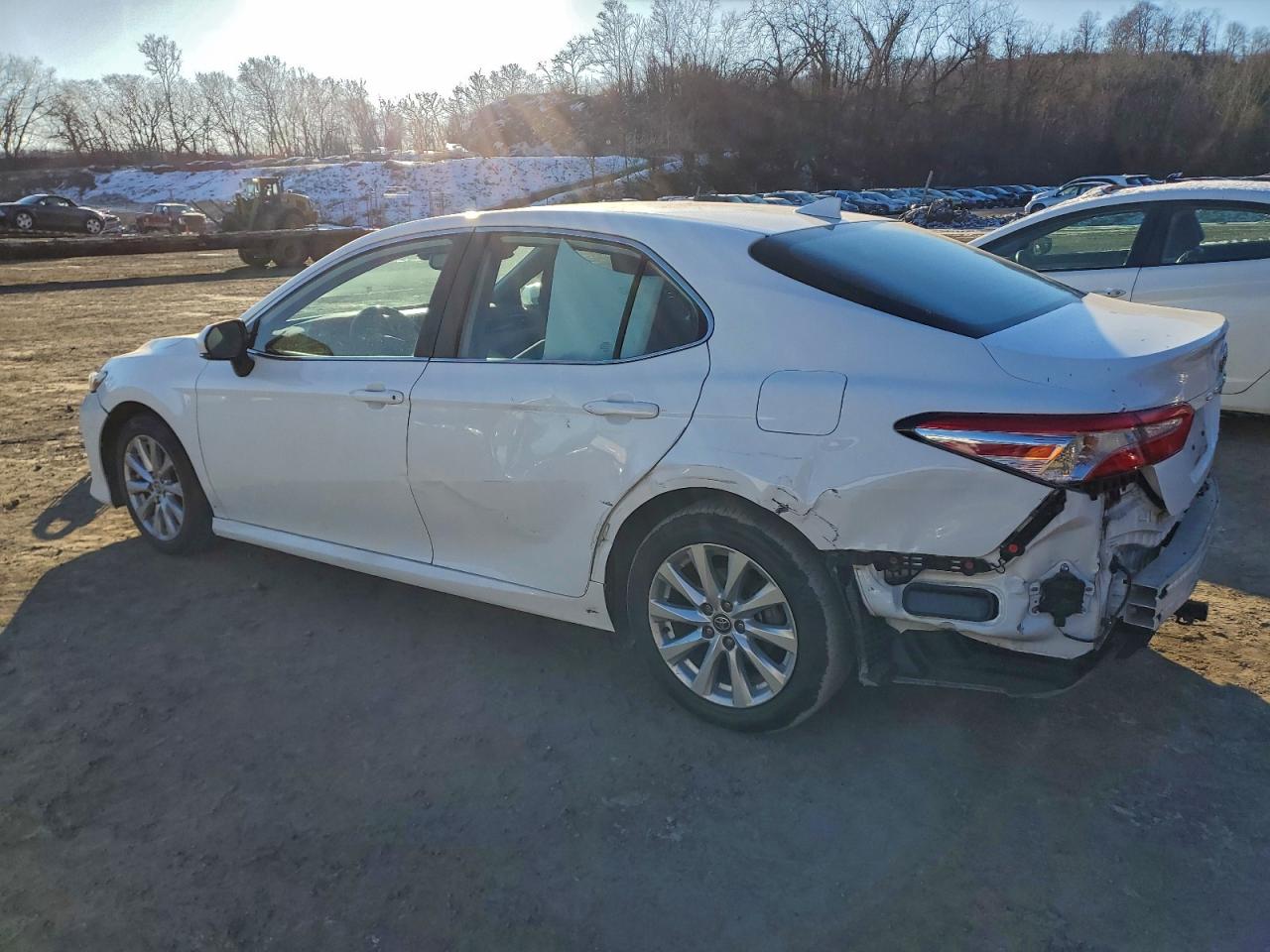 2020 TOYOTA CAMRY LE photo 2