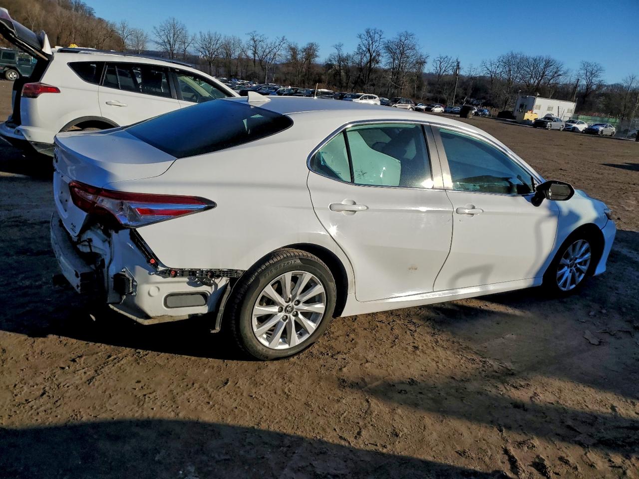 2020 TOYOTA CAMRY LE photo 3