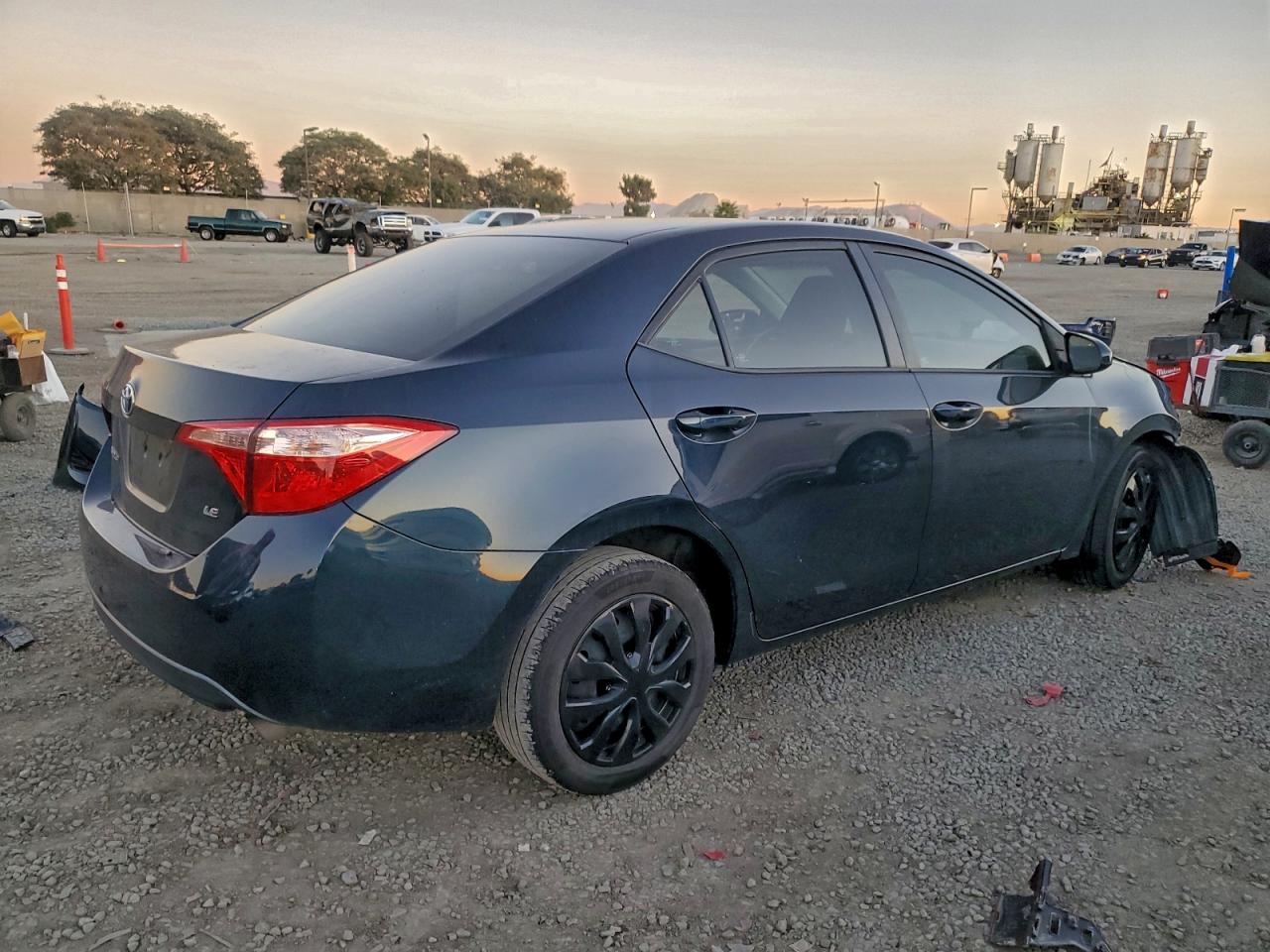 2018 TOYOTA COROLLA L photo 3