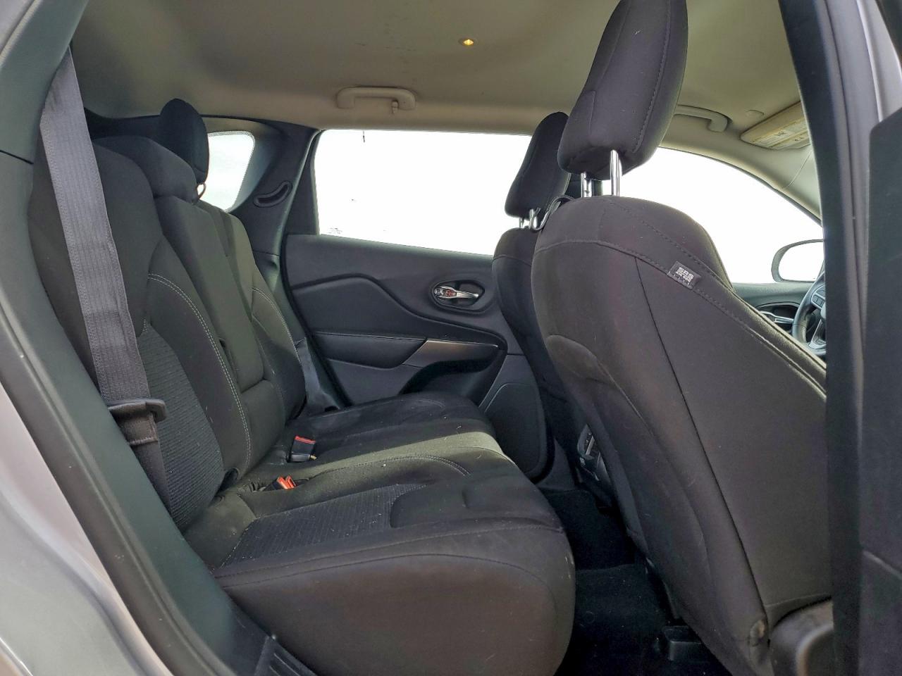 2021 JEEP CHEROKEE LATITUDE photo 11
