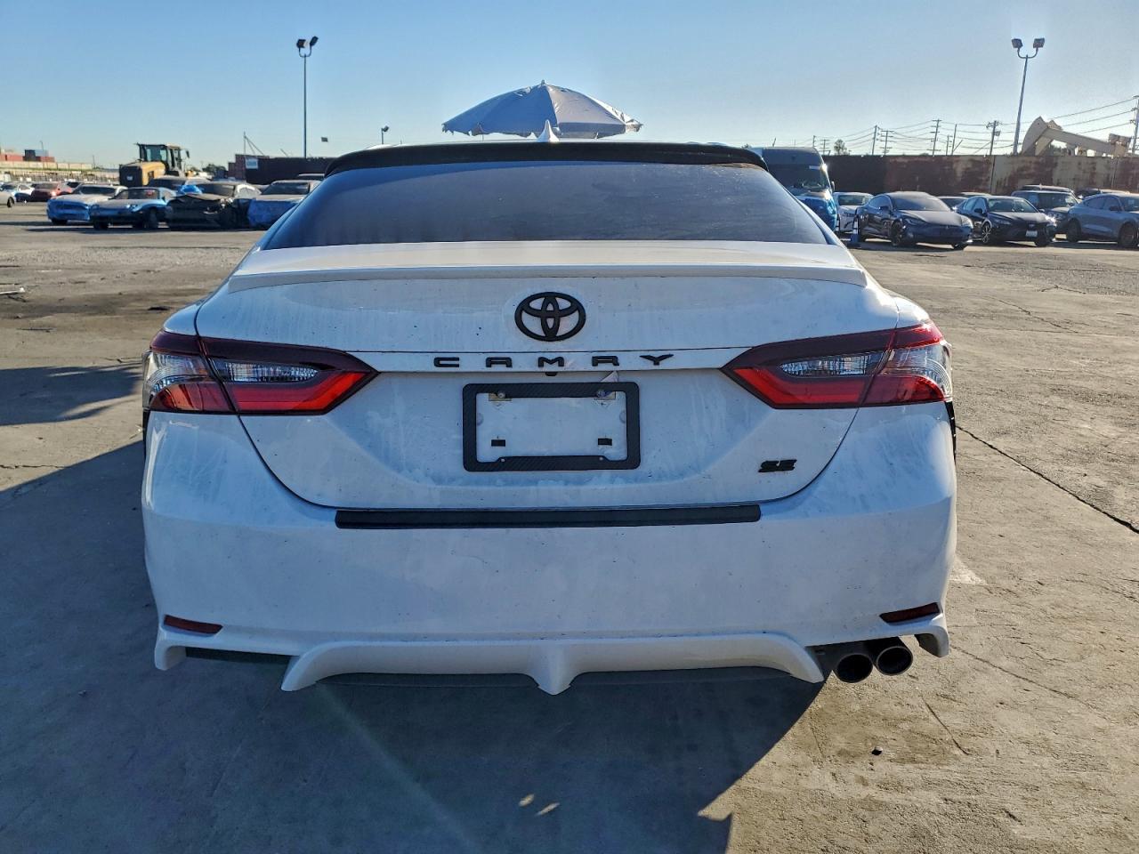 2021 TOYOTA CAMRY SE photo 16