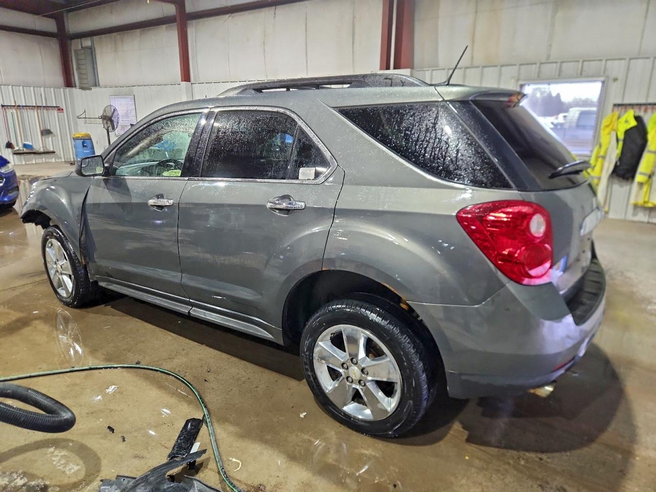 2013 CHEVROLET EQUINOX LT photo 2