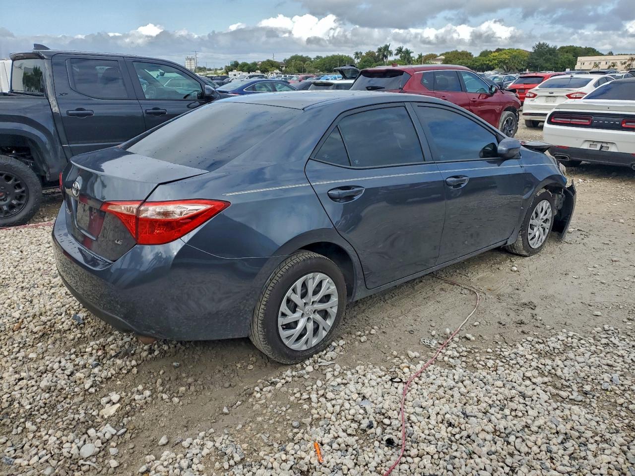 2018 TOYOTA COROLLA L photo 3
