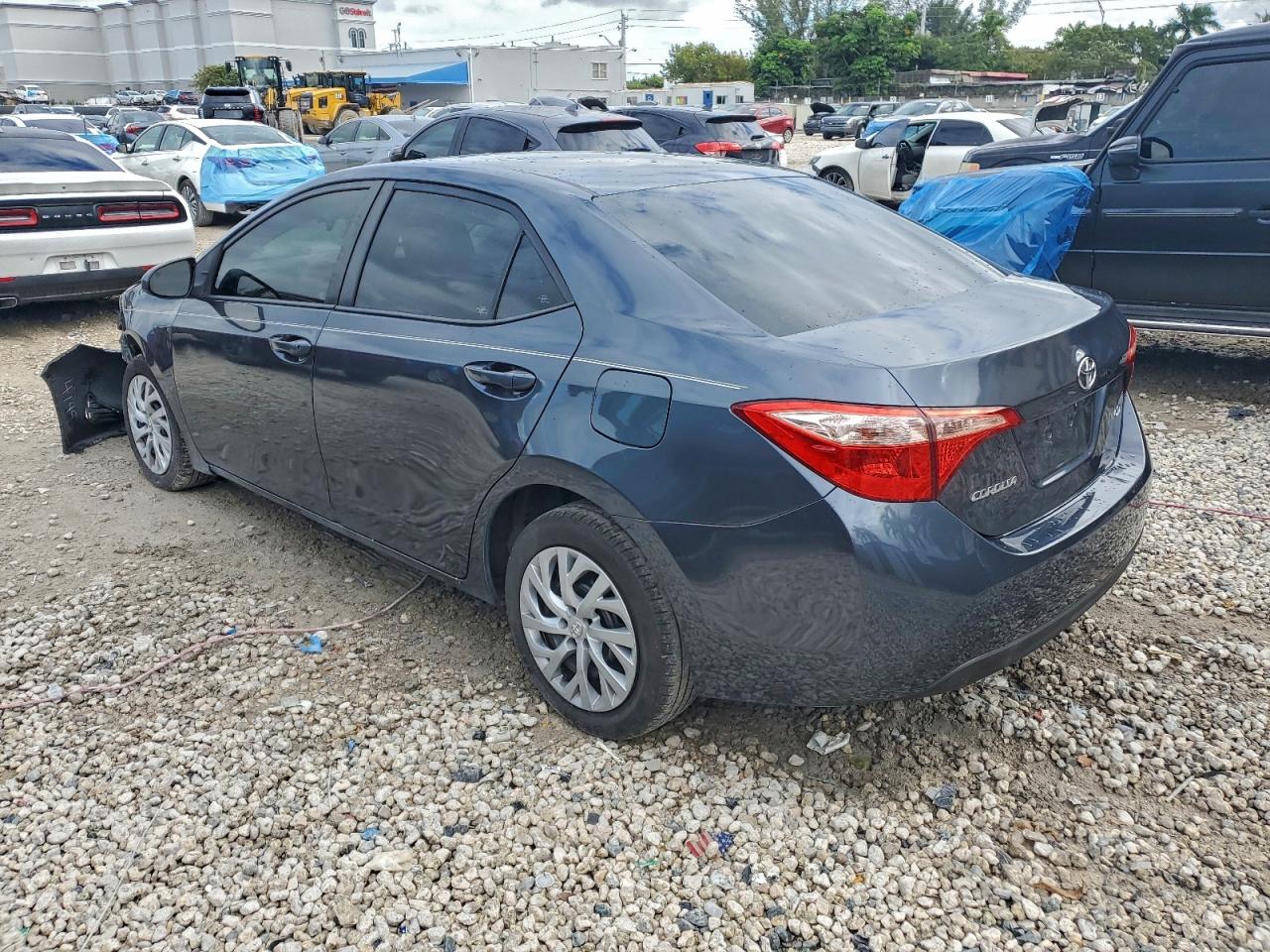 2018 TOYOTA COROLLA L photo 2