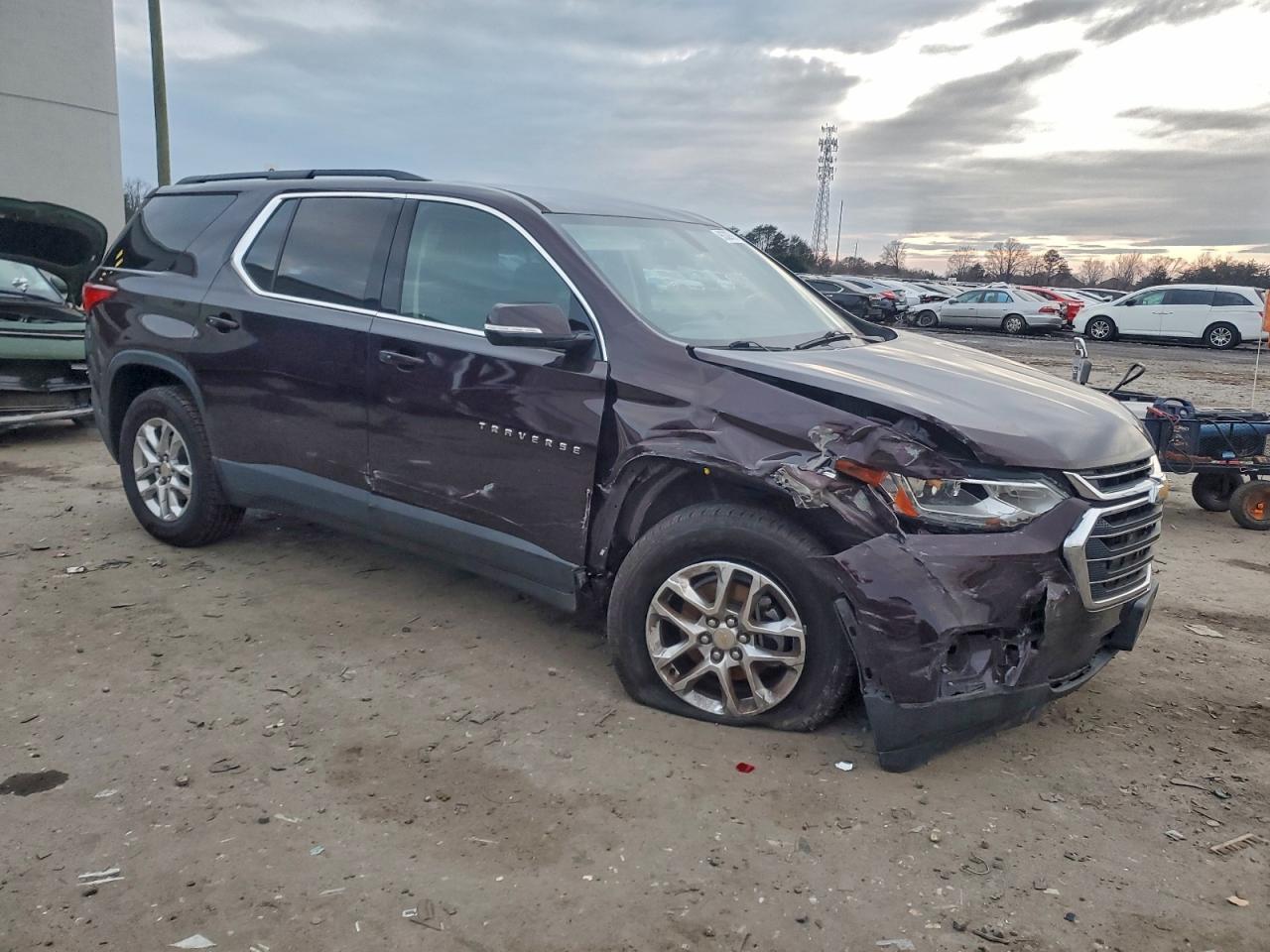 2020 CHEVROLET TRAVERSE LT photo 4