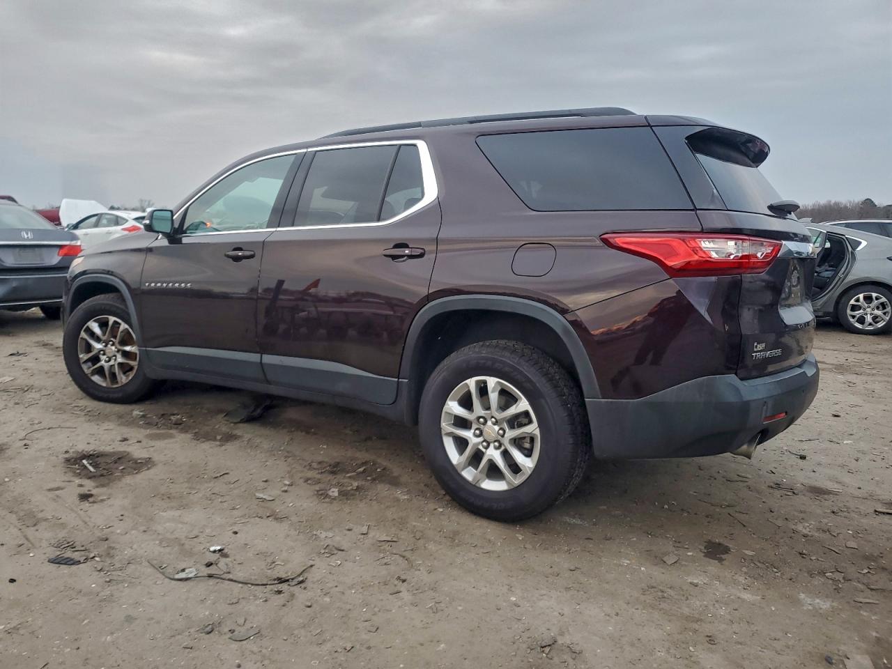 2020 CHEVROLET TRAVERSE LT photo 2