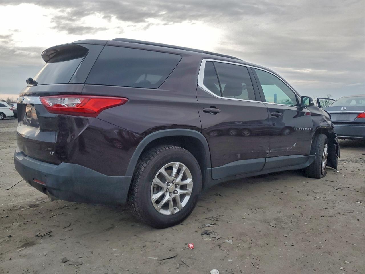 2020 CHEVROLET TRAVERSE LT photo 3