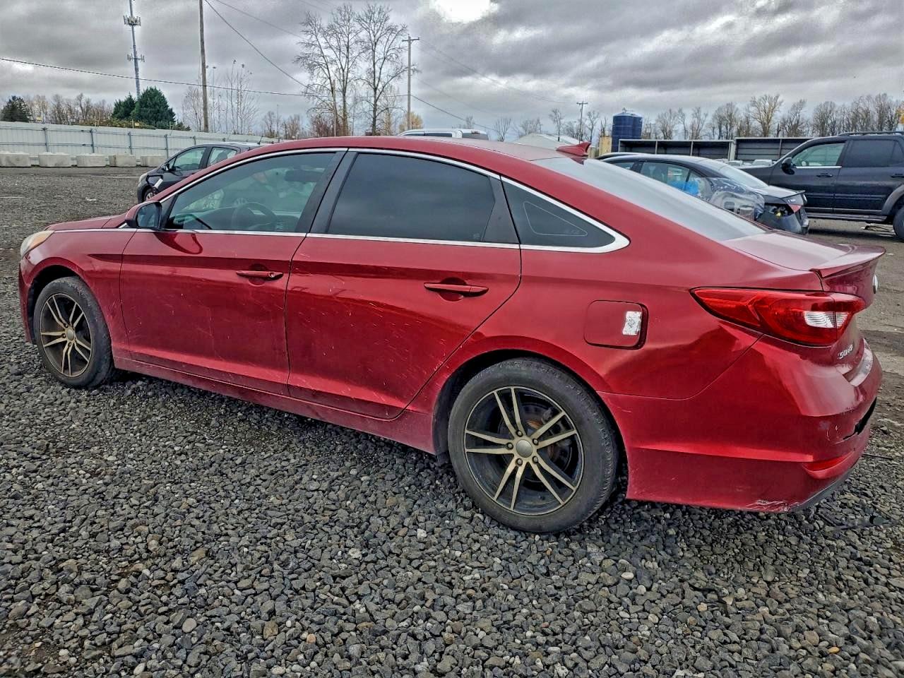 2015 HYUNDAI SONATA SE photo 2