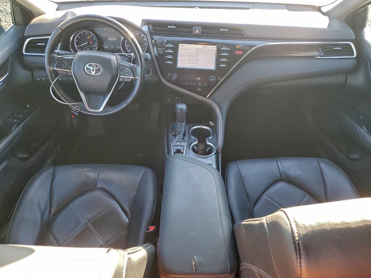 2018 TOYOTA CAMRY L photo 8