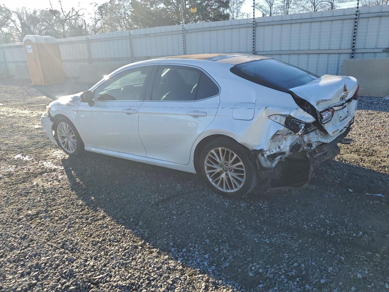 2018 TOYOTA CAMRY L photo 2