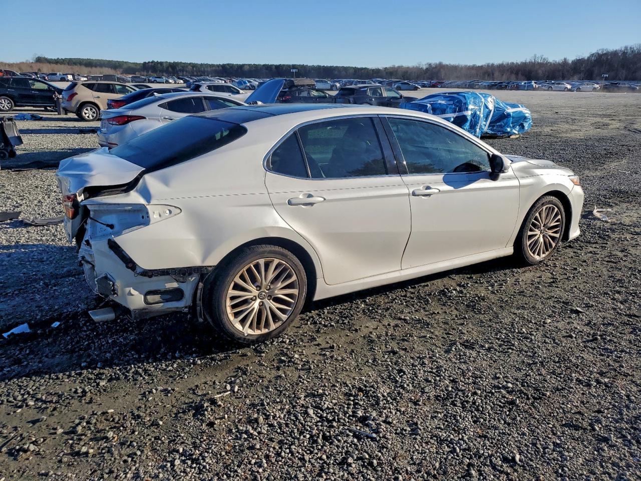 2018 TOYOTA CAMRY L photo 3