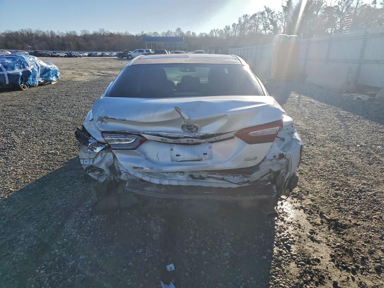 2018 TOYOTA CAMRY L photo 6