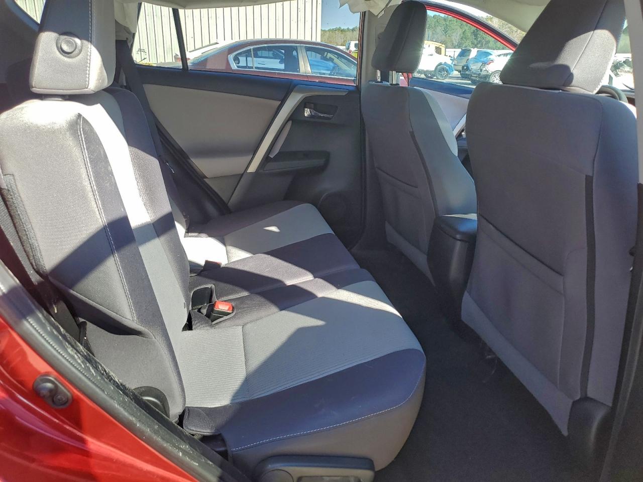 2015 TOYOTA RAV4 XLE photo 11