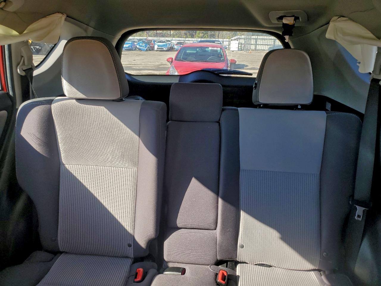 2015 TOYOTA RAV4 XLE photo 10