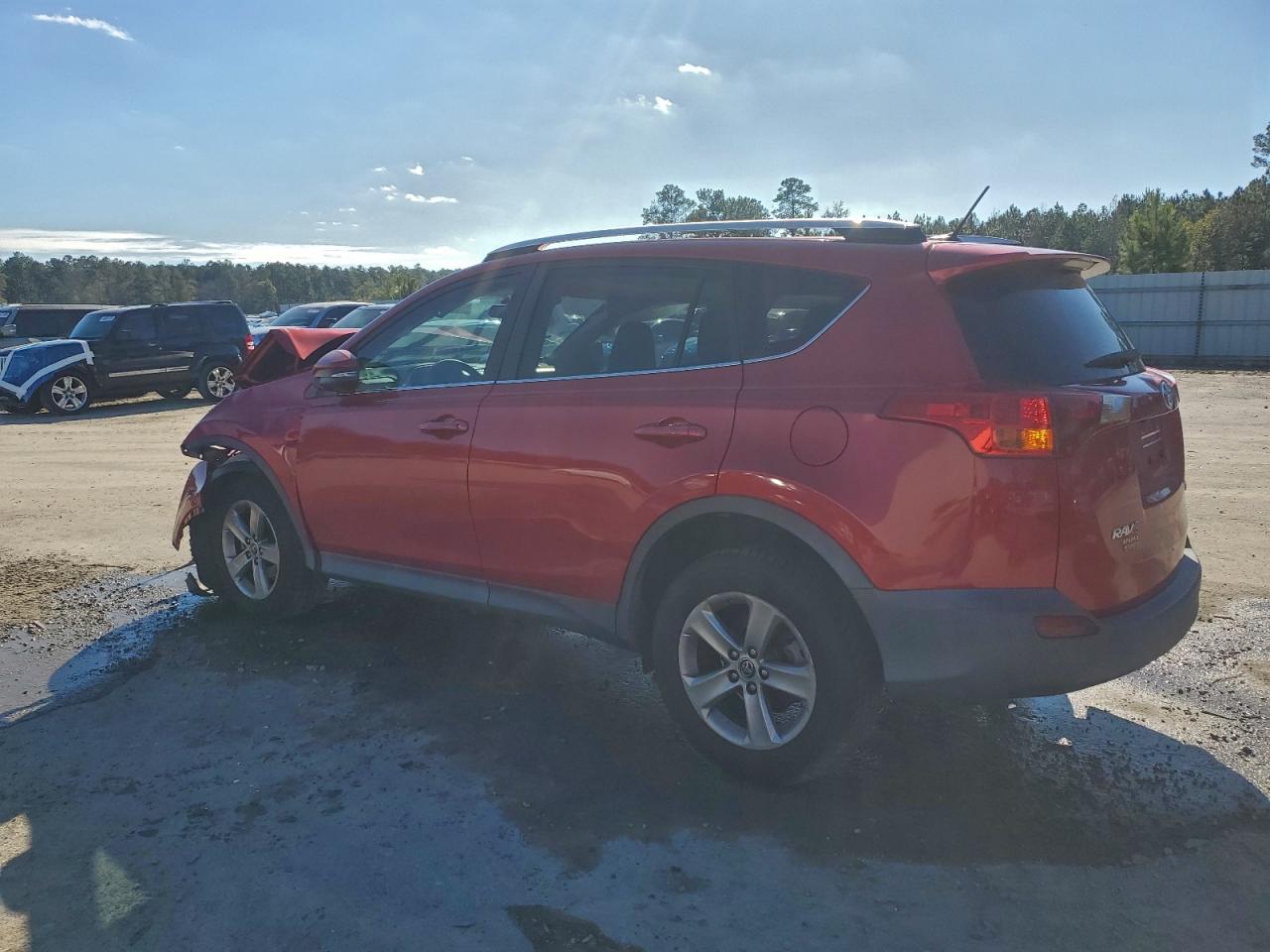 2015 TOYOTA RAV4 XLE photo 2